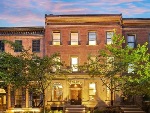 Hot House: Historic but modernized Mount Vernon townhouse harmoniously marries the old and new